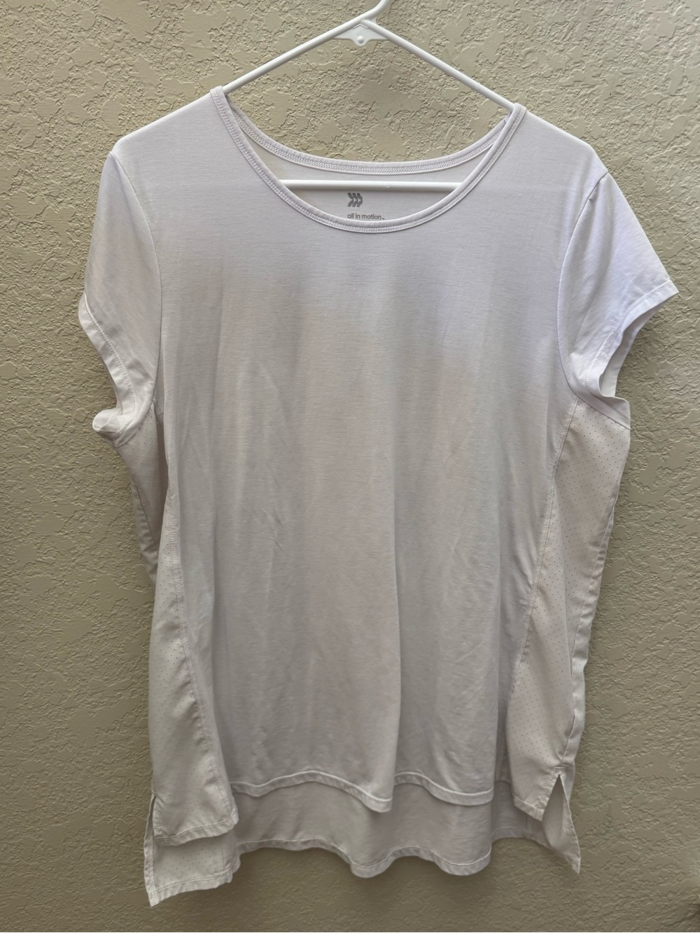 All In Motion White Short Sleeve Scoop Neck Top